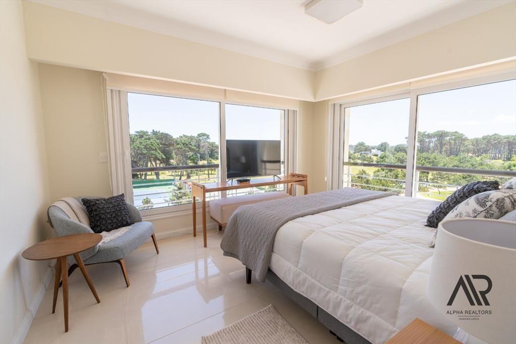 Apartamento en venta de 3 dormitorios c/ cochera en P. B...
