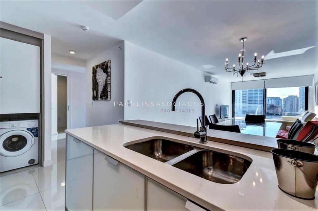 Venta de apartamento de dos dormitorios con dos