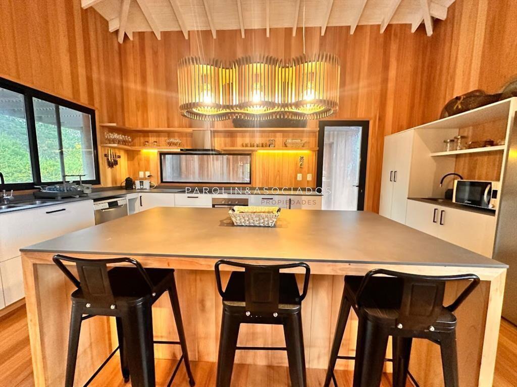 Casa en Venta de 4 Dormitorios en Laguna