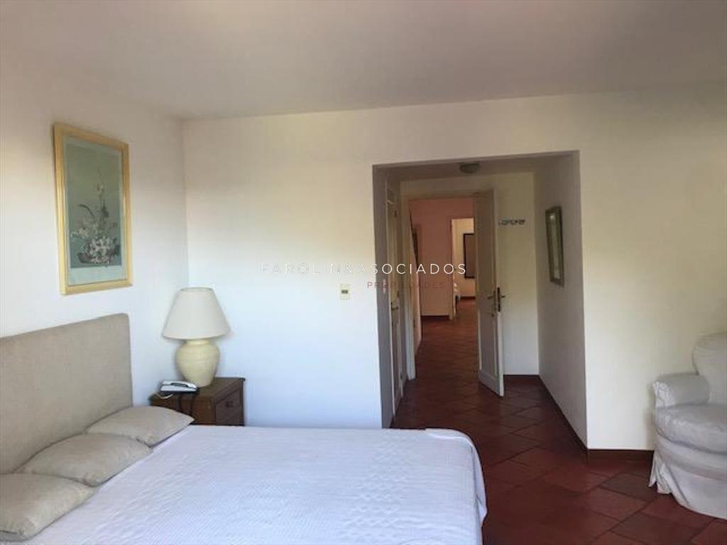 VENTA DE CASA DE 3 DORMITORIOS EN MANANTIALES CON