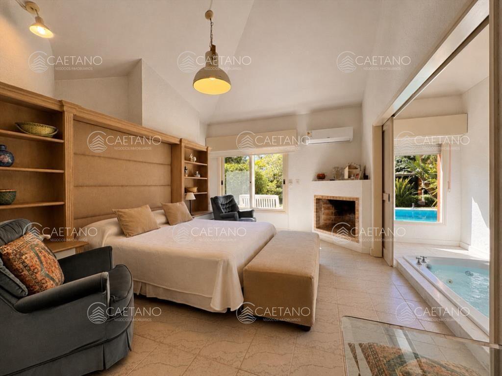 Venta casa 3 dormitorios. Playa brava, Punta del Este.