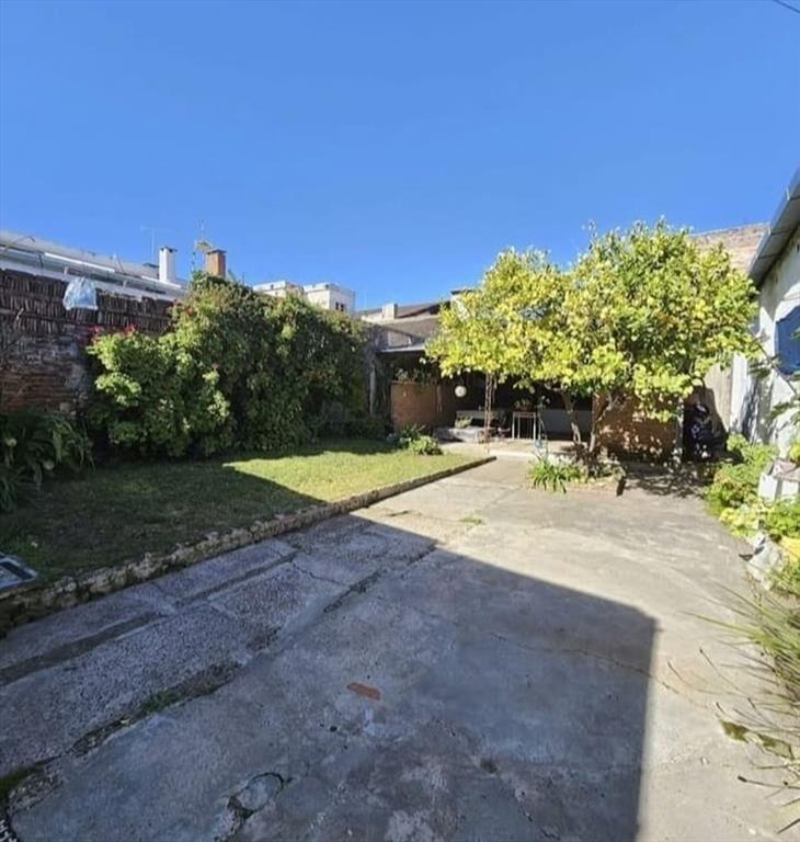 Casa grande en pleno centro con local comercial