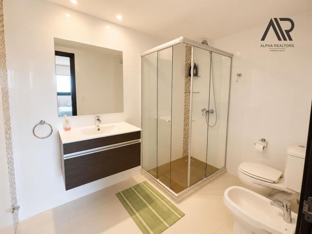 Apartamento en venta c/ cochera en Cantegril