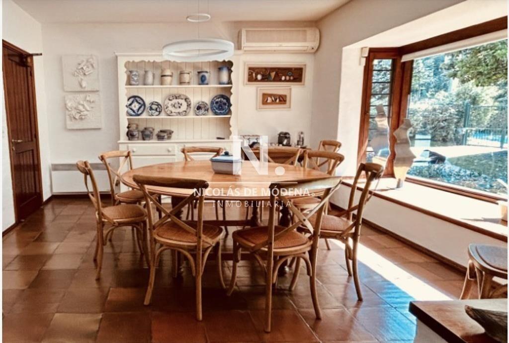 Vende casa en playa brava, Punta del Este de 5