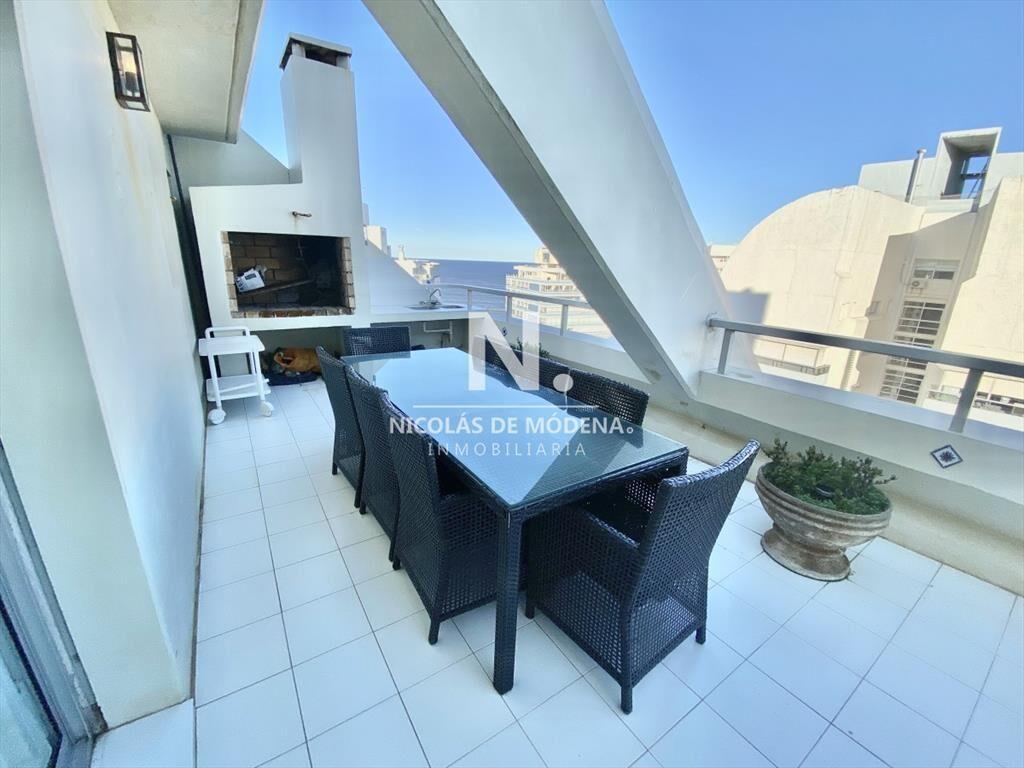 Vende apartamento de 3 dormitorios en Brava Punta