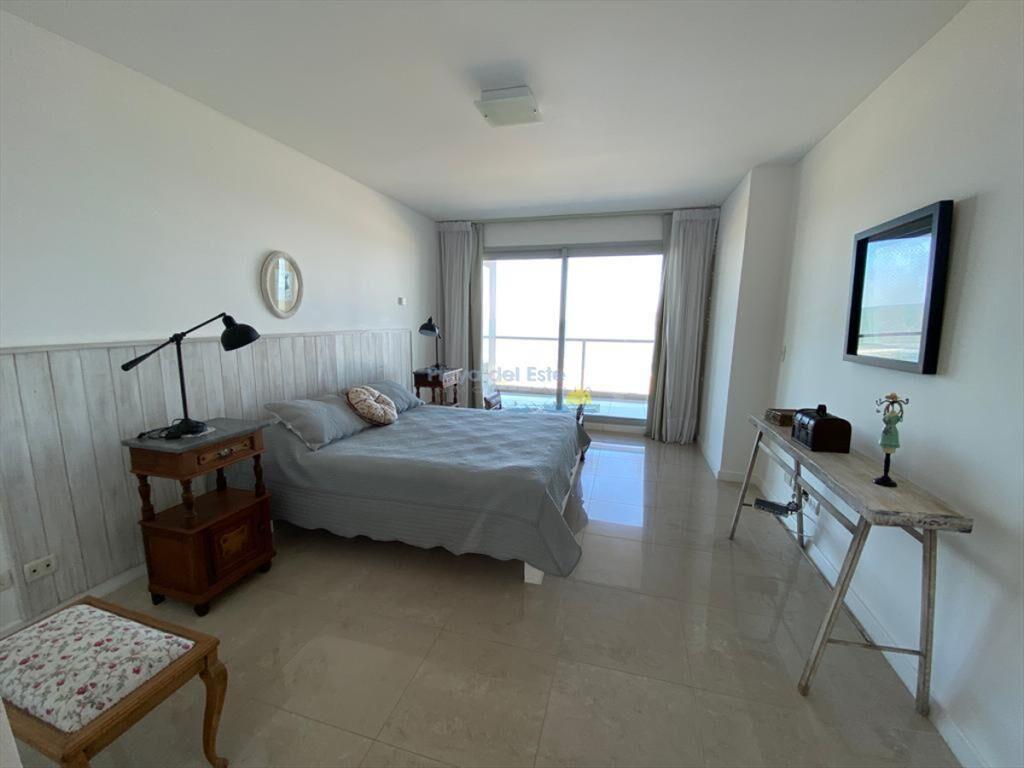 Apartamento de 2 Dormitorios en Torre Le Parc , ,