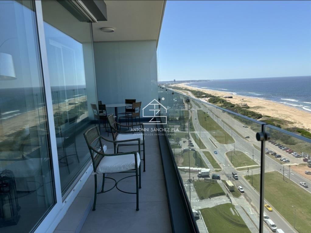 Vende apartamento de 3 dormitorios con vista al mar en Brav