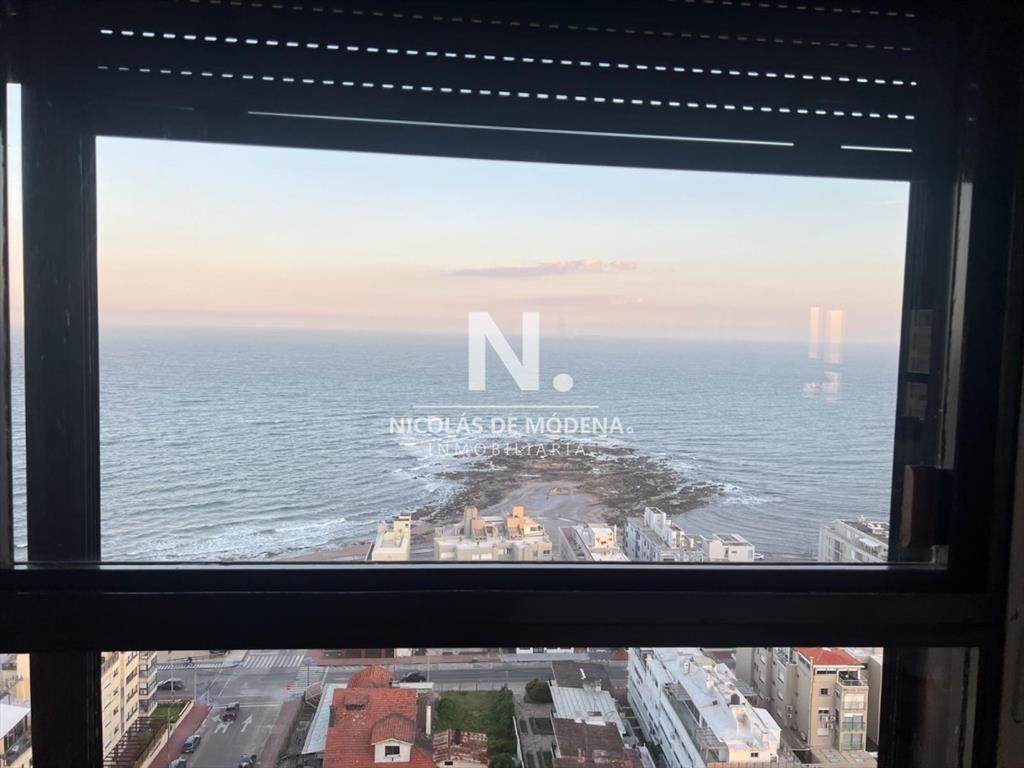 Vende apartamento con vista al mar de 3 en Punta