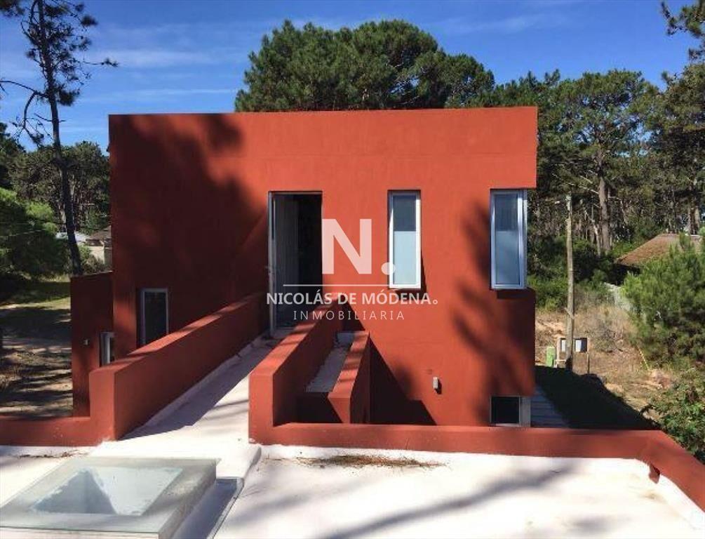 Muy buena casa en venta Construcción de muy con