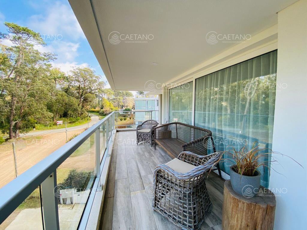 Apartamento en Venta Tres Suites y Dependencia Playa Brava