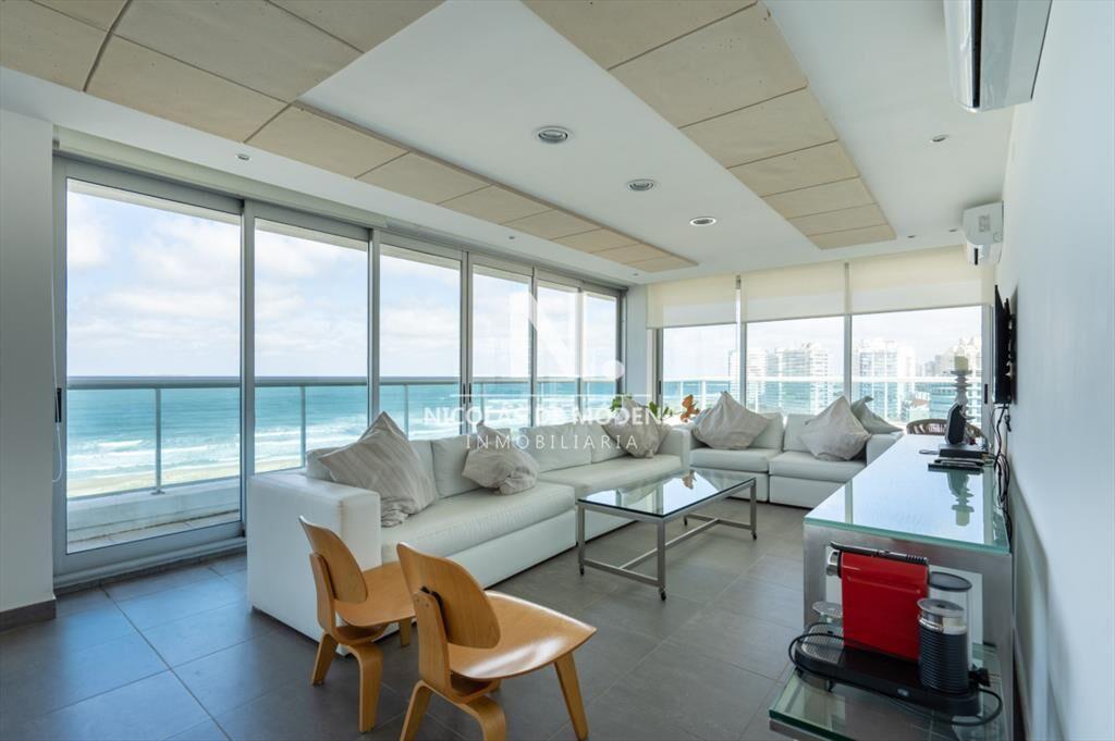 Alquila departamento en Brava, Punta del Este de 4 dormitor