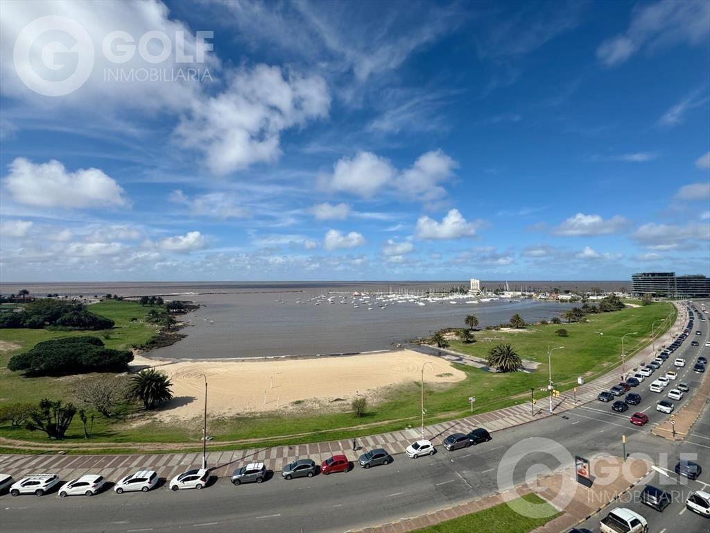 Venta de apartamento de 3 dormitorios en suite y servicio c