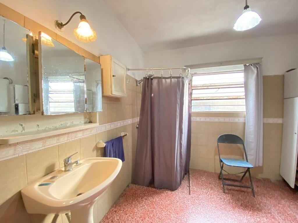 Se venden 2 casas 1 y 3 dormitorios Colón p, único