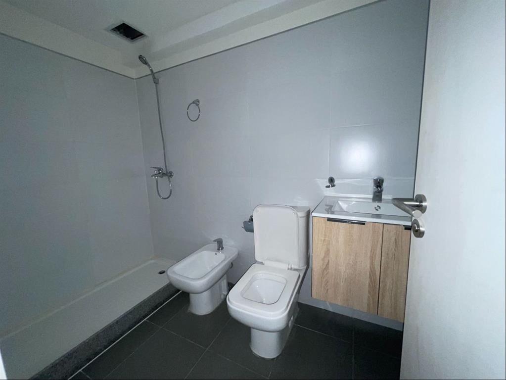 Venta monoambiente 37 m2 frente Plaza del Entrevero Centro