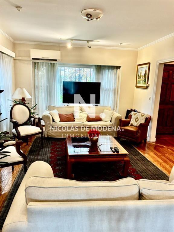 Se Vende Casa con JardÃn y Piscina en Carrasco 4