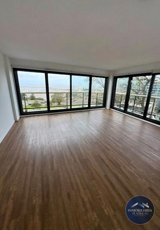 Apartamento en alquiler c/ cochera en Puerto Buceo