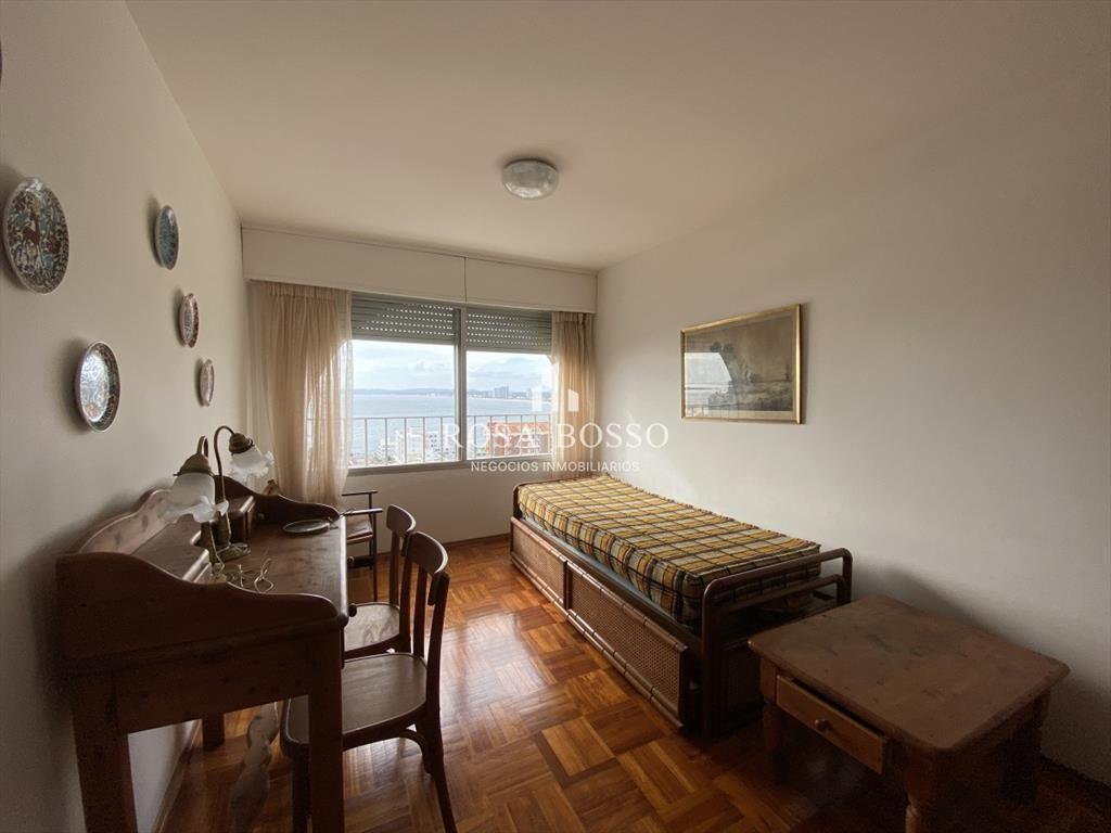 Apartamento a la venta con 4 dormitorios y servicio complet