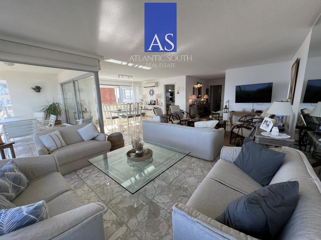 Apartamento 3 dormitorios+ dependencia piso alto