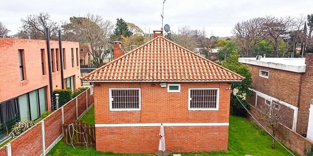 VENTA CASA 3 dormitorios 3 baños piscina en Carrasco