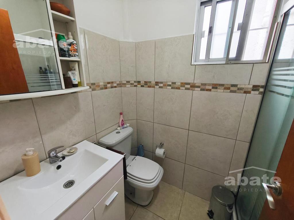 A pasos de la rambla, 1ero x Escalera, 1 dormitorio Balcón