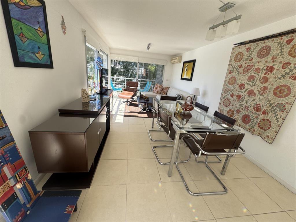 Apartamento de 3 dormitorios en venta en la zona