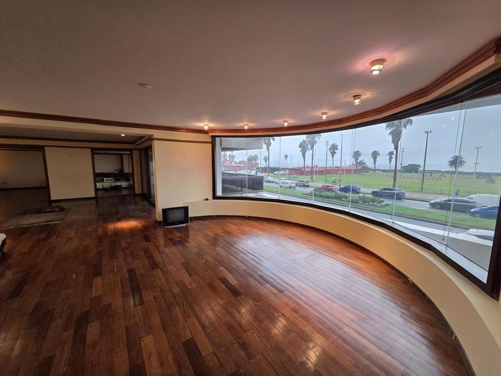 Rambla de Punta Carretas, 382 m2 , ggex3 , piscina, gimnas