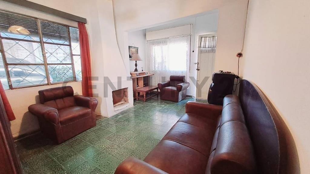 Venta|Casa prox Shopp y Centro|2dormitorios|cochera|parri...