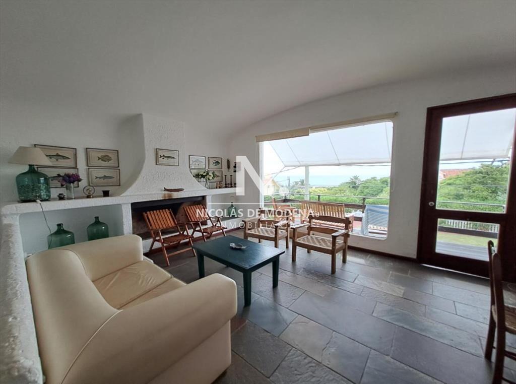 Hermoso apartamento en 2 plantas con vista al mar
