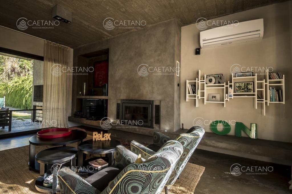Excelente casa de estilo Minimalista en Barrio La