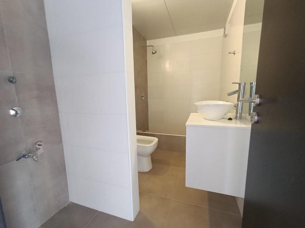 Estrena, frente Plaza Matriz, gran vista, 72 m2, 1 dormitor