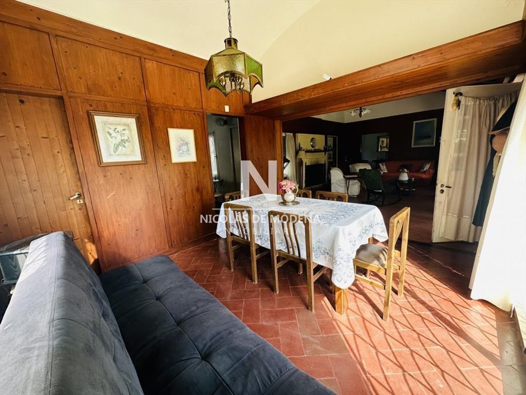 Casa de gran tamaño ubicada en agradable entorno