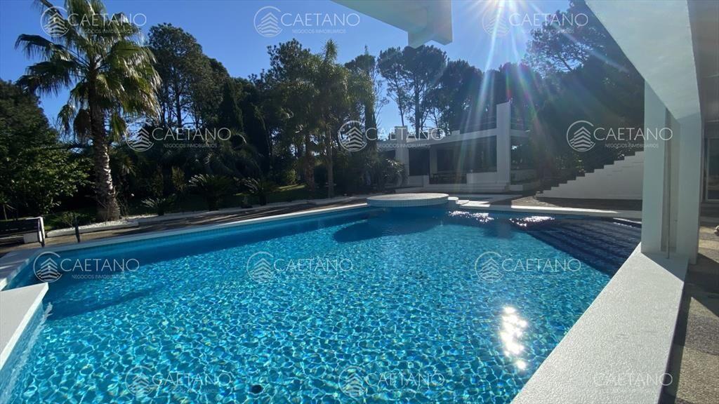 Espectacular residencia en Punta Ballena.