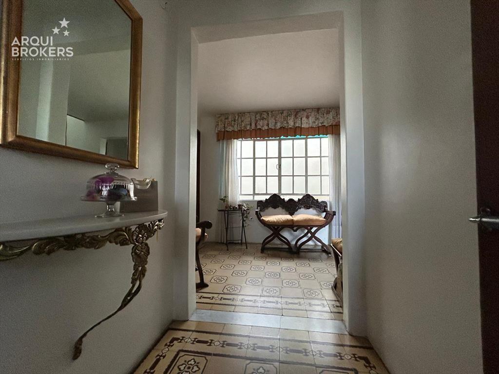 Casa de tres dormitorios en venta en Punta Carretas con gar