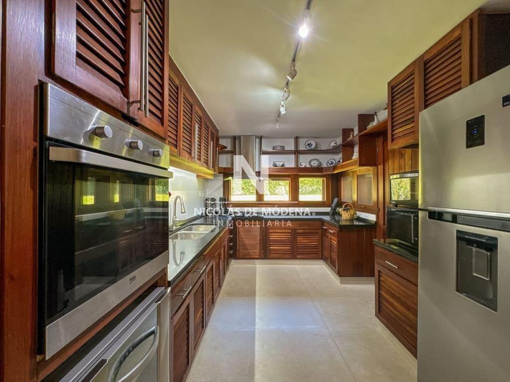En venta casa de 4 dormitorios, impecable en San