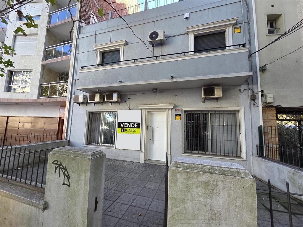 Av Brasil y Simón Bolivar, 100 m2 , 7 mts de frente, excele