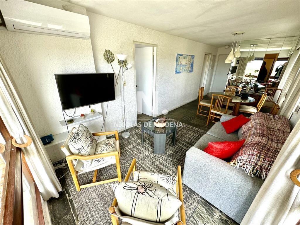 OPORTUNIDAD ! Apartamento de 2 dormitorios frente a Playa B
