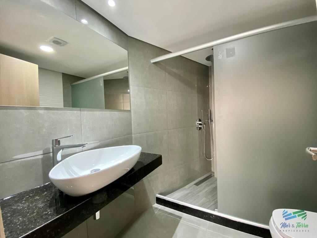 En venta apartamento 3 dormitorios, vista al mar,