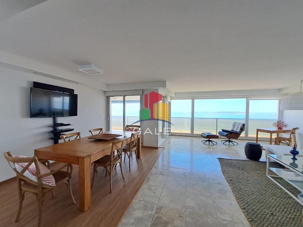 Departamento con amplios ambientes, en el