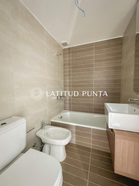 Apartamento en piso alto, 3 dormitorios y vista