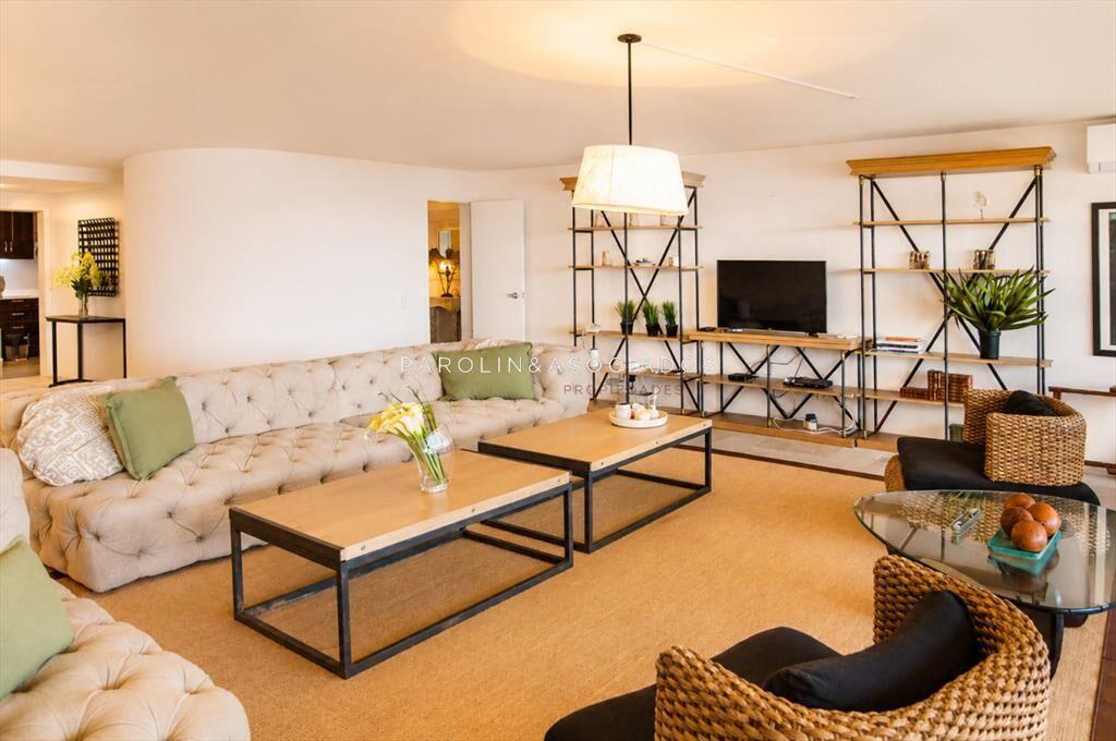 Vende apartamento con vista al mar, de 4 en Punta
