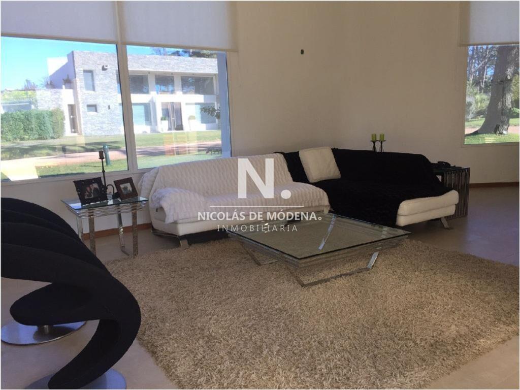 Unico barrio cerrado prox a Playa Mansa