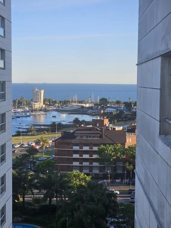 Proximo Rambla Puerto del Buceo y WTC, vista al mar, 80 m2