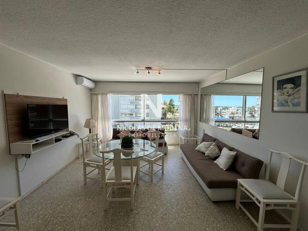 Apartamento en Venta de 3 dormitorios en Torre de