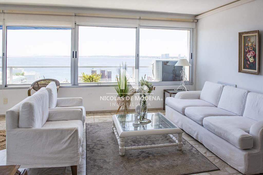 Vende apartamento con balcon y 3 dormitorios en