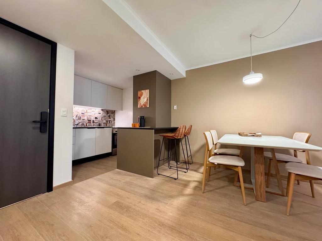 Venta de apartamento de 2 dormitorios al frente en CN 1722,
