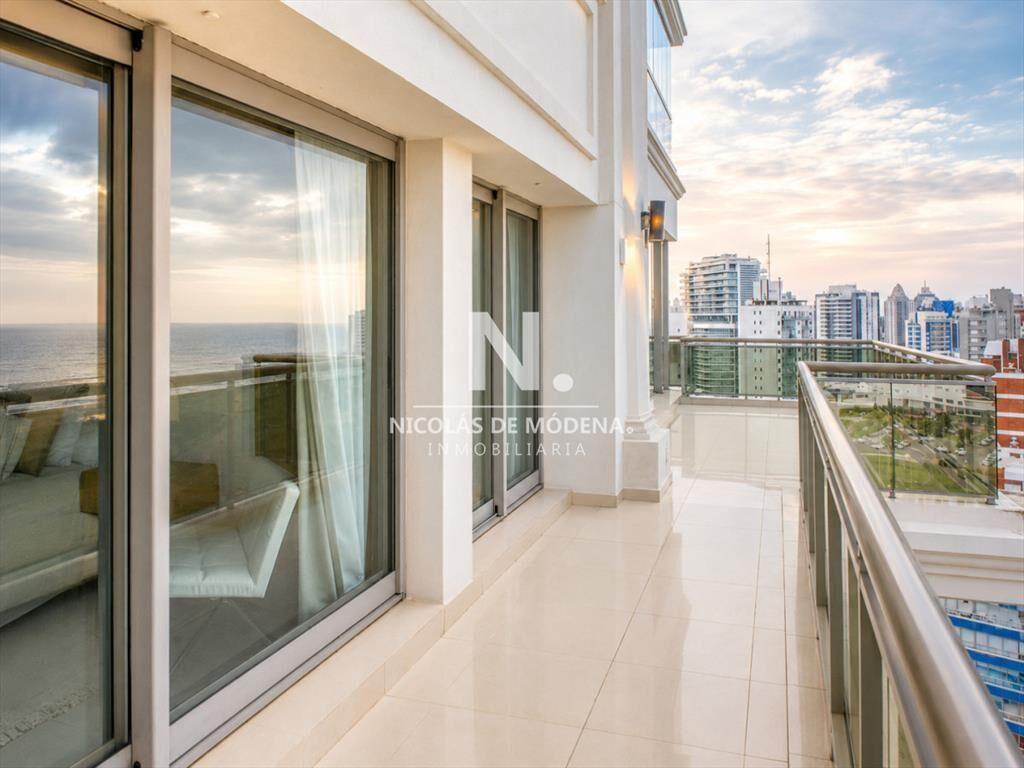 El lujo frente al mar, penthouse en Playa Brava