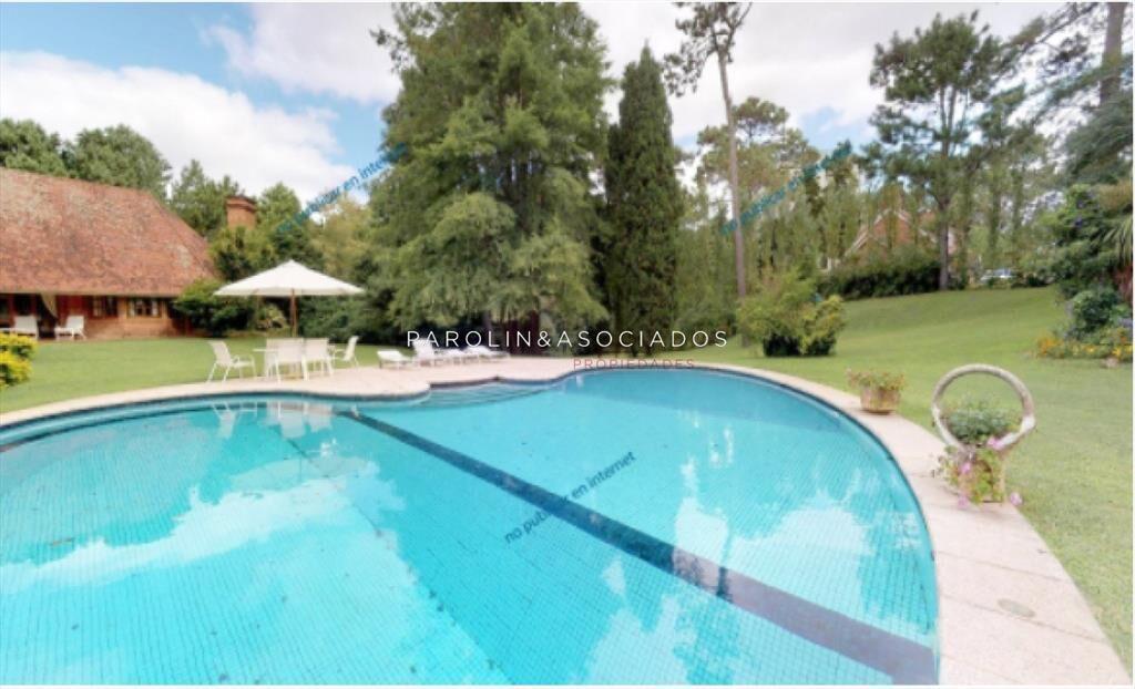 CASA EN VENTA DE 4 DORMITORIOS EN LUGANO