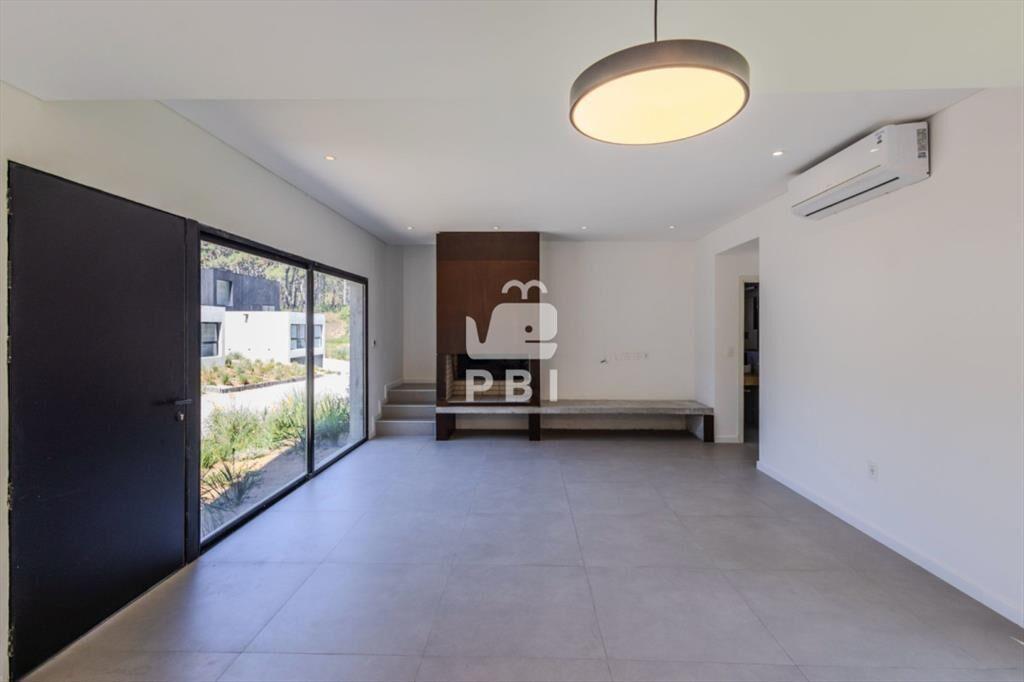 Casa 3 DORMITORIOS en Club del Lago, Punta - Ref