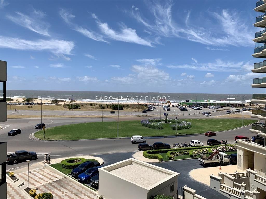 Apartamento en venta de 2 dormitorios en Parquemar Center B