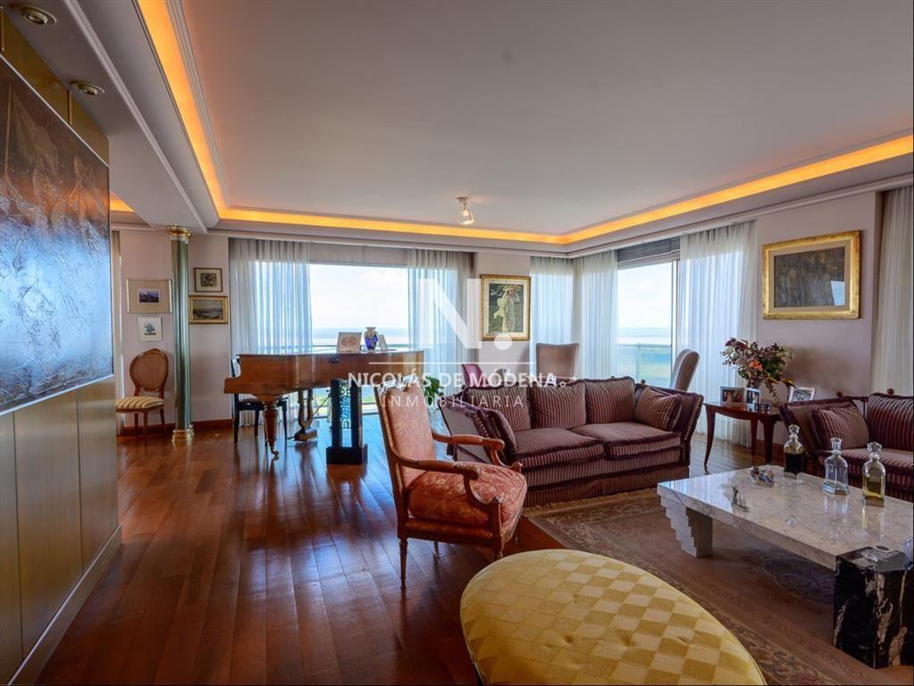 Apartamento de 4 Dormitorios en Edificio de a